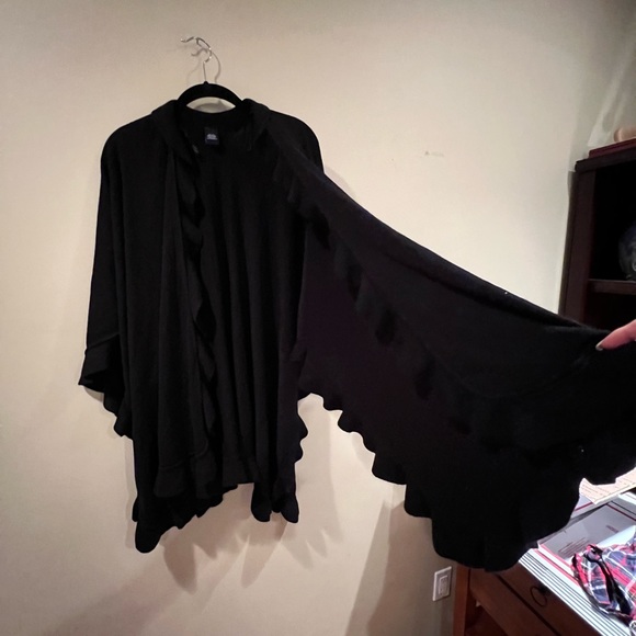 Soft One Size Black Shawl Wrap - Picture 4 of 7